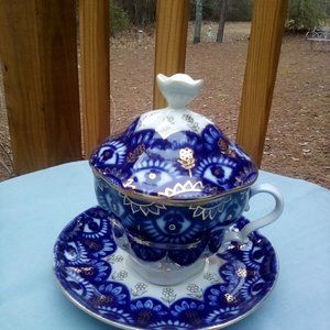 Lidded tea cup - Russian